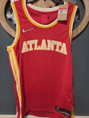 Atlanta Red Basketball Jersey Nike Brand. New.  Mens Large.